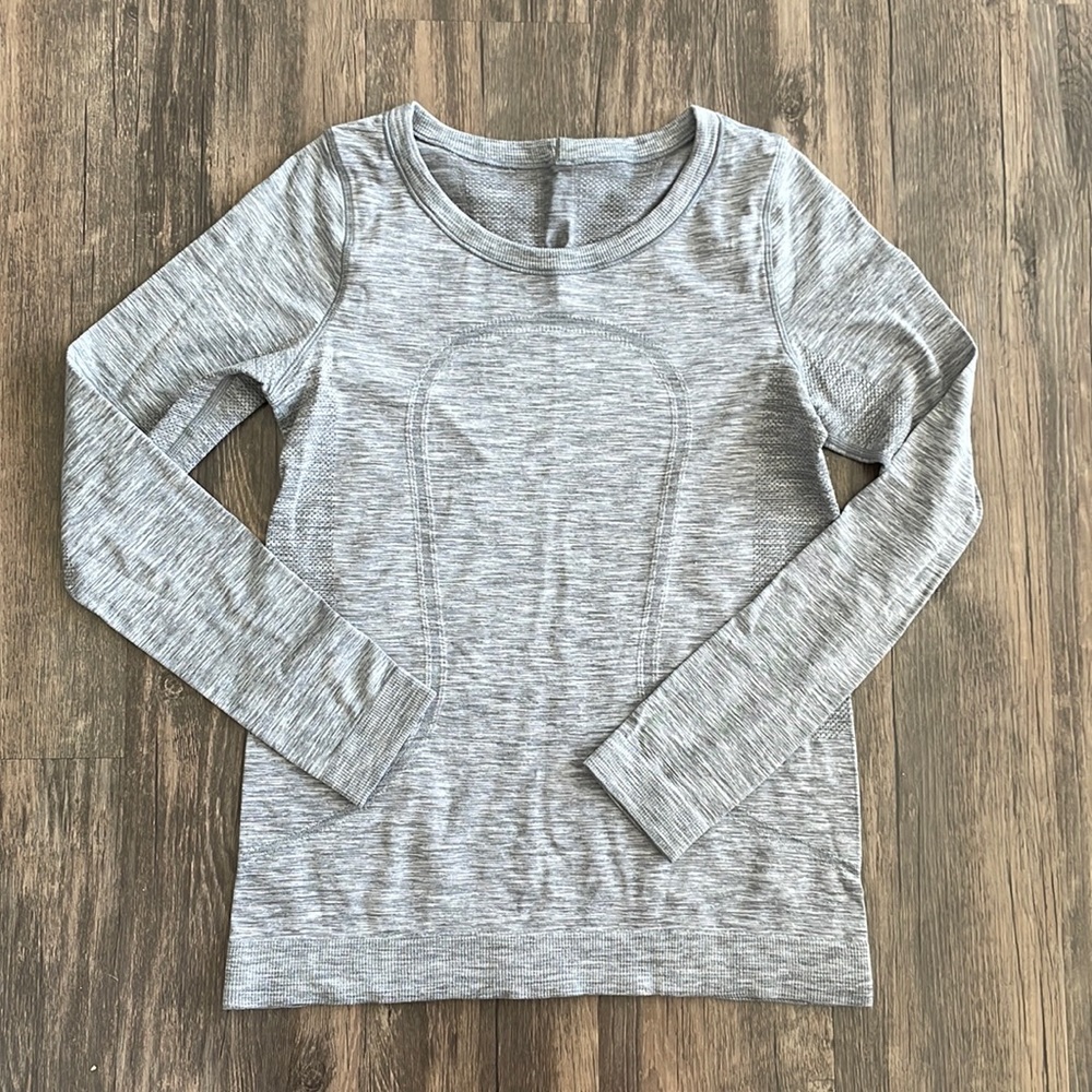 Lululemon Swiftly Tech Long Sleeve - Relaxed Fit